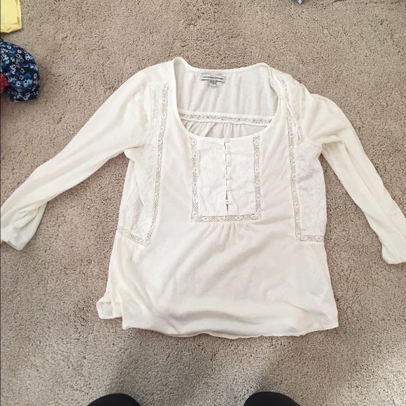 White quarter length sleeve shirt