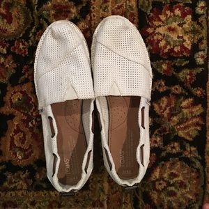 Very cute white Toms!