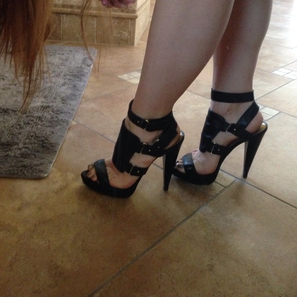 Report Signature platform heels