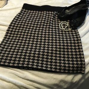 Houndstooth skirt