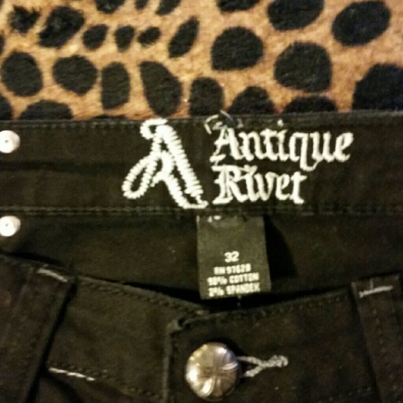 100 Authentic Womens Antique Rivet Jeans!!! Gem