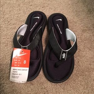 NWT Nike Womens Flip Flops size 8