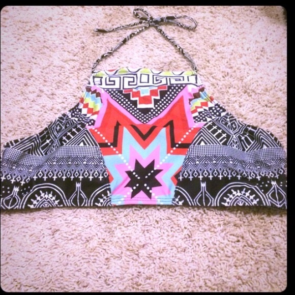 SOLD ☀️ Aztec print bikini top Large 🌸