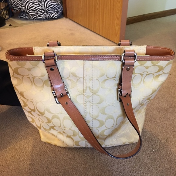 Gold Coach Purse - Picture 3 of 4