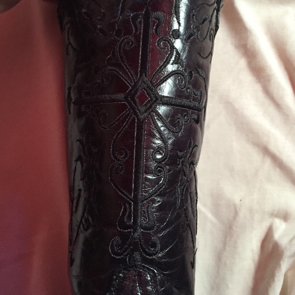 Circle G all black cowgirl boots. Only worn once. - Picture 2 of 4
