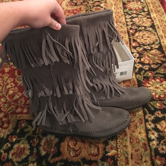 Grey, fringe Minnetonka boots!