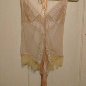 NWOT VS Teddi, a natural color/cream