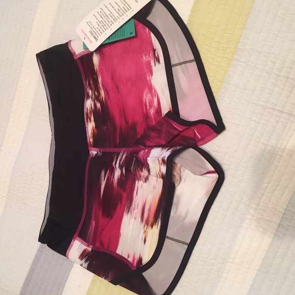 NWT lululemon speed shorts size 4 - Picture 1 of 3