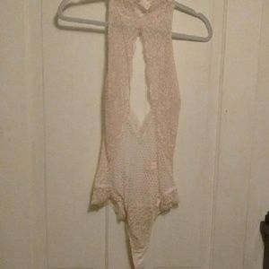 NWOT Vs teddie w/ closure at neck