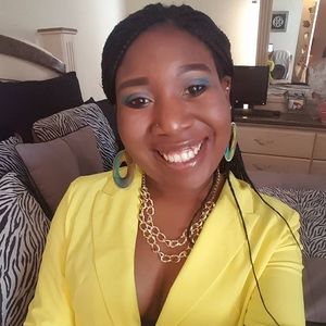 Meet your Posher, Monique