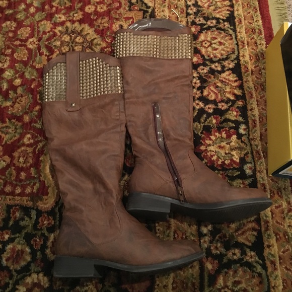 Brown knee high riding boots!