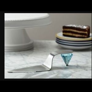 High heel cake server