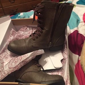 Combat boots