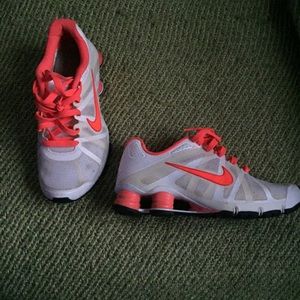 Like new women's nike shocks