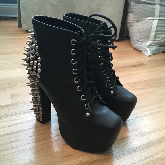 Lightly worn Jeffrey Campbell's 'Lita'. Size 6