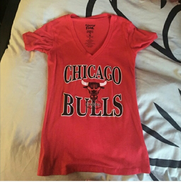 Chicago Bulls v-neck shirt 🏀