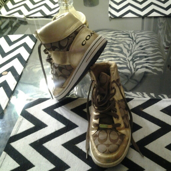 Beutifful  authentic coach shoes