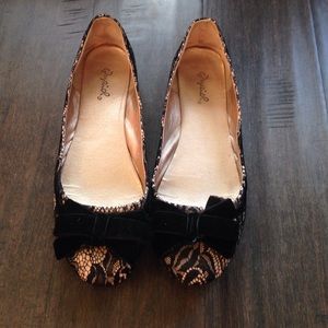 Cute black and nude lace flats