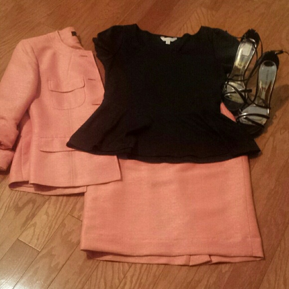 Skirt suit