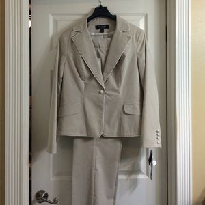 NWT 2 piece suite