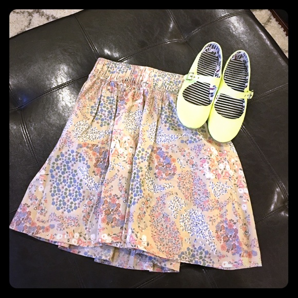 NWOT🎉H&M Paisley Print sz Small Skirt
