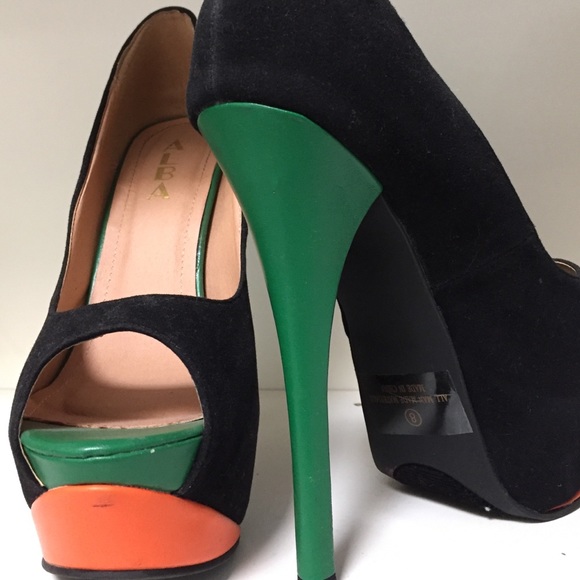 Heels - Picture 3 of 4
