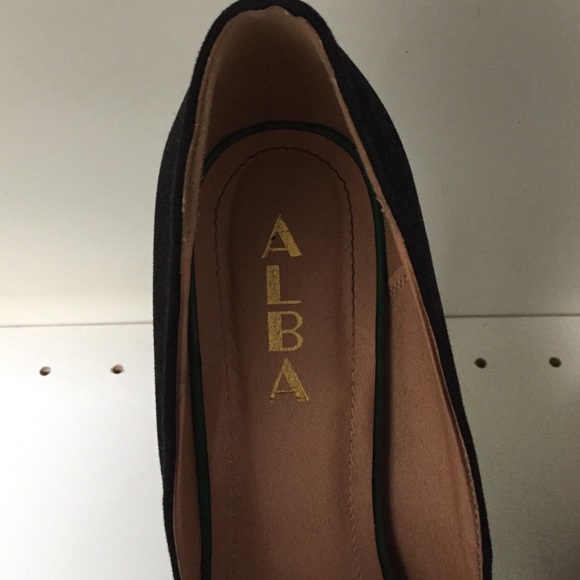 Heels - Picture 4 of 4