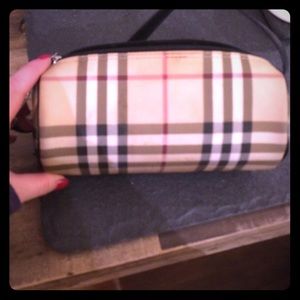 Small Burberry round purse