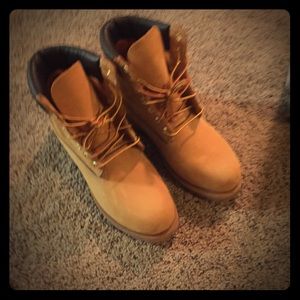 Men's size 9.5 6" Premium Wheat Timberland Boots