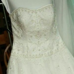 Oleg cassini wedding dress