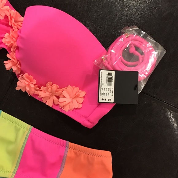 🎉🎉New- Rare Victoria Secrets Bikini - - Picture 2 of 4