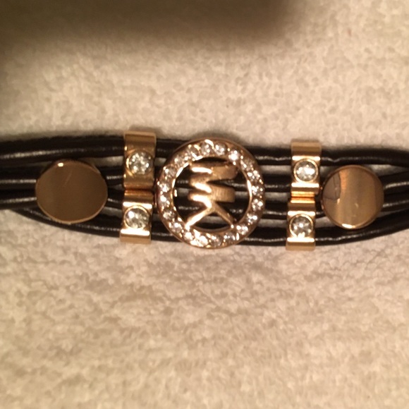 MK bracelet with stones/black leather