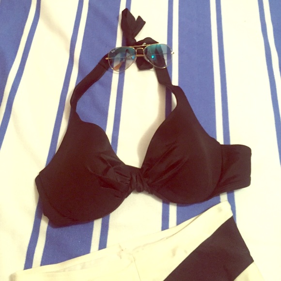 ❗️SOLD❗️H&M black bikini top