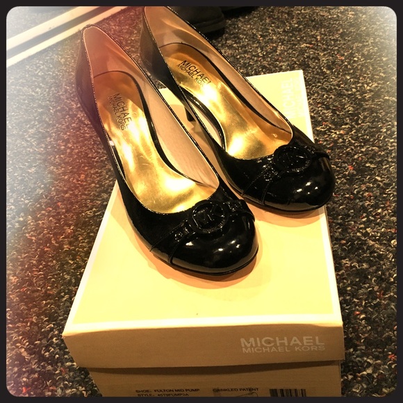 Michael Kors Mid Pump