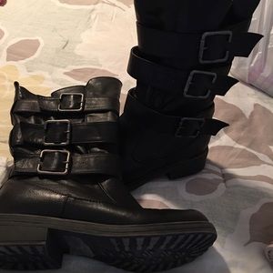 Black boots with buckles