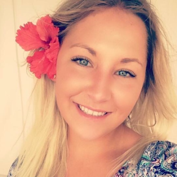 Meet your Posher, Alexa - Picture 3 of 8