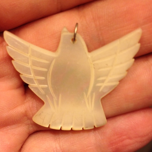 Mother of Pearl bird/eagle/dove pendant - Picture 1 of 3