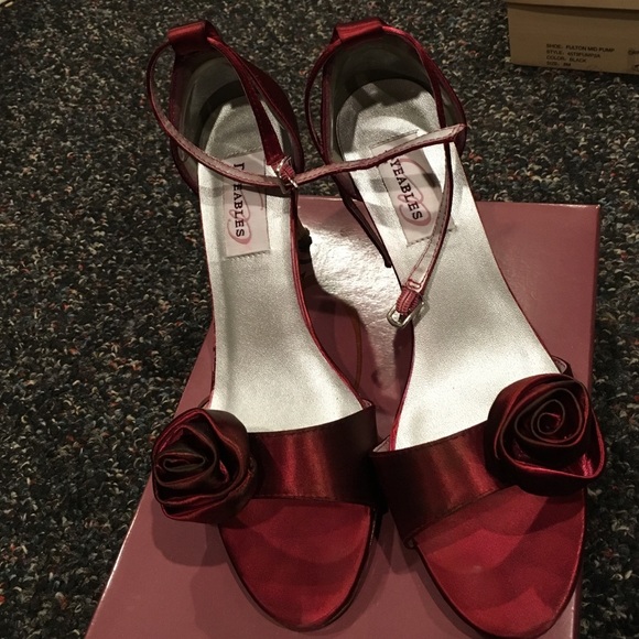 Red Dyeables heels - Picture 2 of 4
