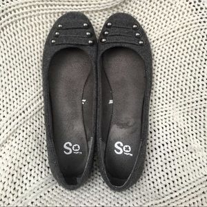 Flat slip-on shoes
