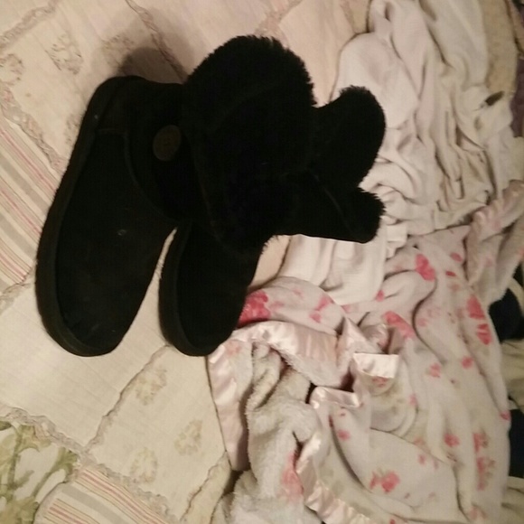 Black ugg baily buttons