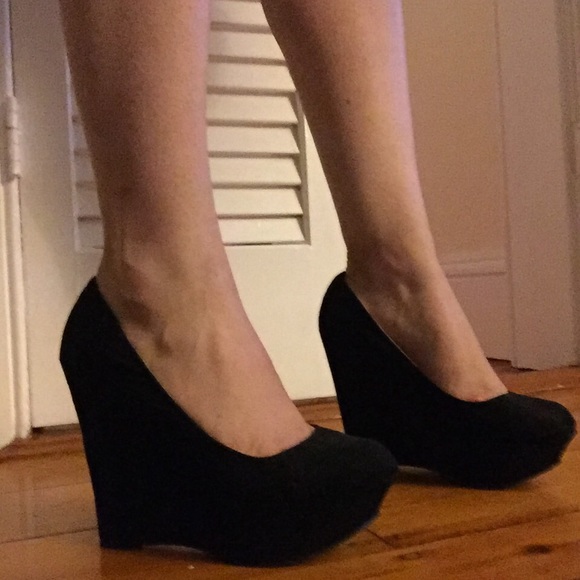 Kirra Black wedge heels | size 6