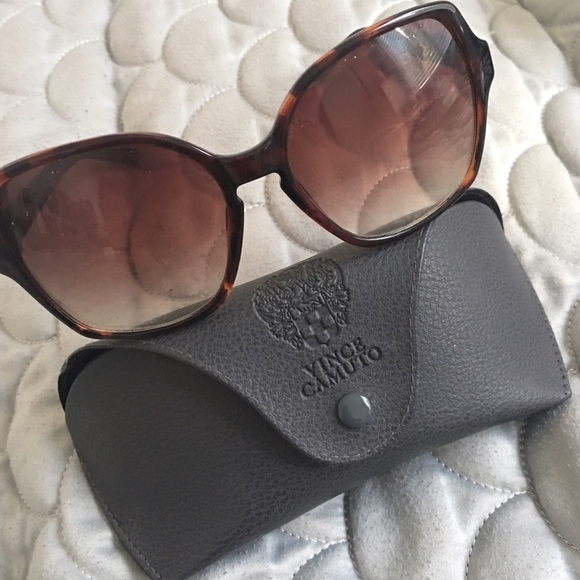 😎Vince Camuto Sun Glasses 😎