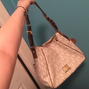 Lowering price to 50 $ because of scratch