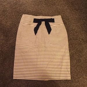 Pencil skirt with bow detail.