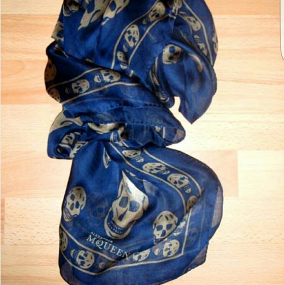 Alexander McQueen Skull Silk Scarf - Picture 2 of 4