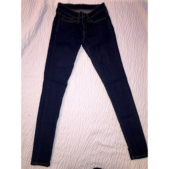 Basically new Levis skin tight skinny jeans - Picture 2 of 2