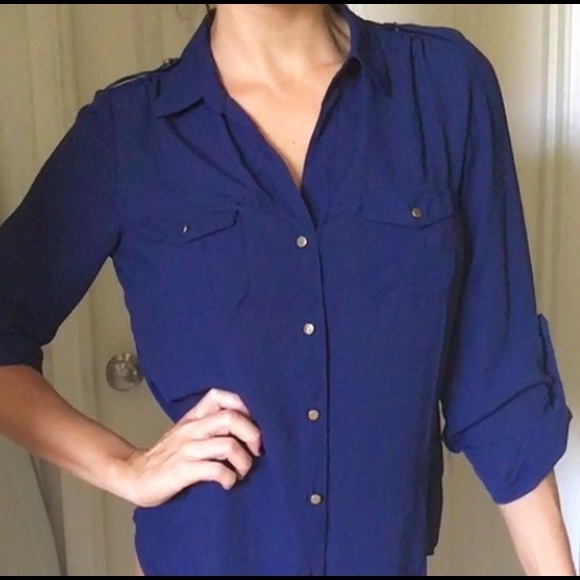 Quarter sleeve blouse.