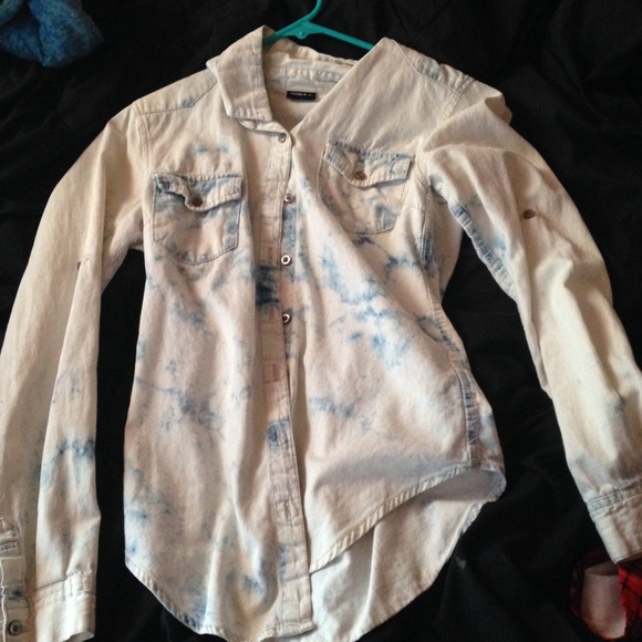 Distressed button up