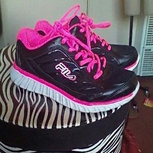 AUTHENTIC FILA SNEAKERS BLACK/PINK 9