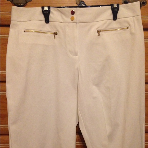 New. Alfani capris